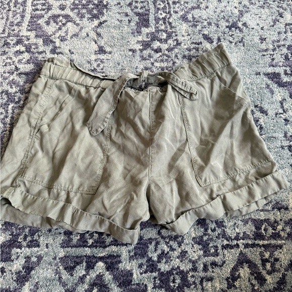 Aerie Boho Flowy High Waisted Paper Bag Style Olive Green Women's Casual Shorts - Picture 3 of 6